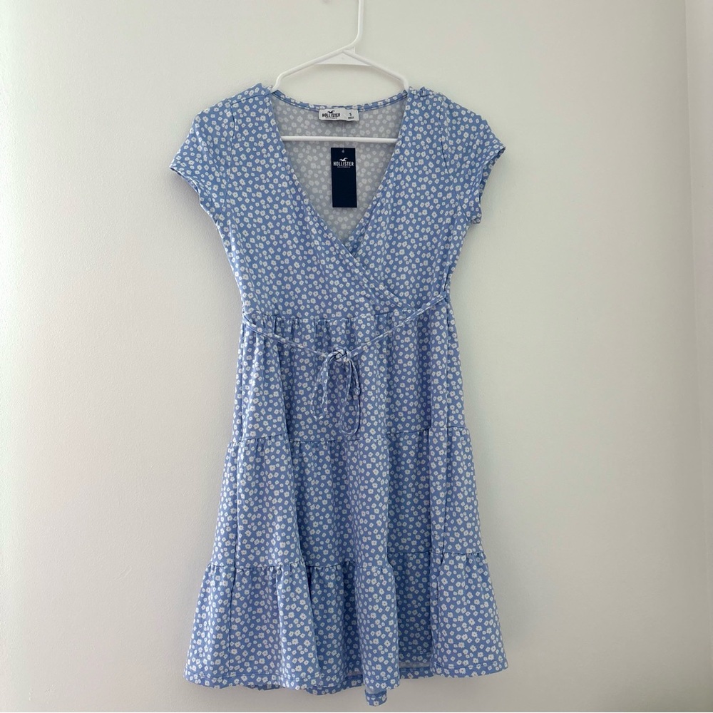 Hollister Tiered Wrap Knit Mini Dress Blue Floral Size S NWT